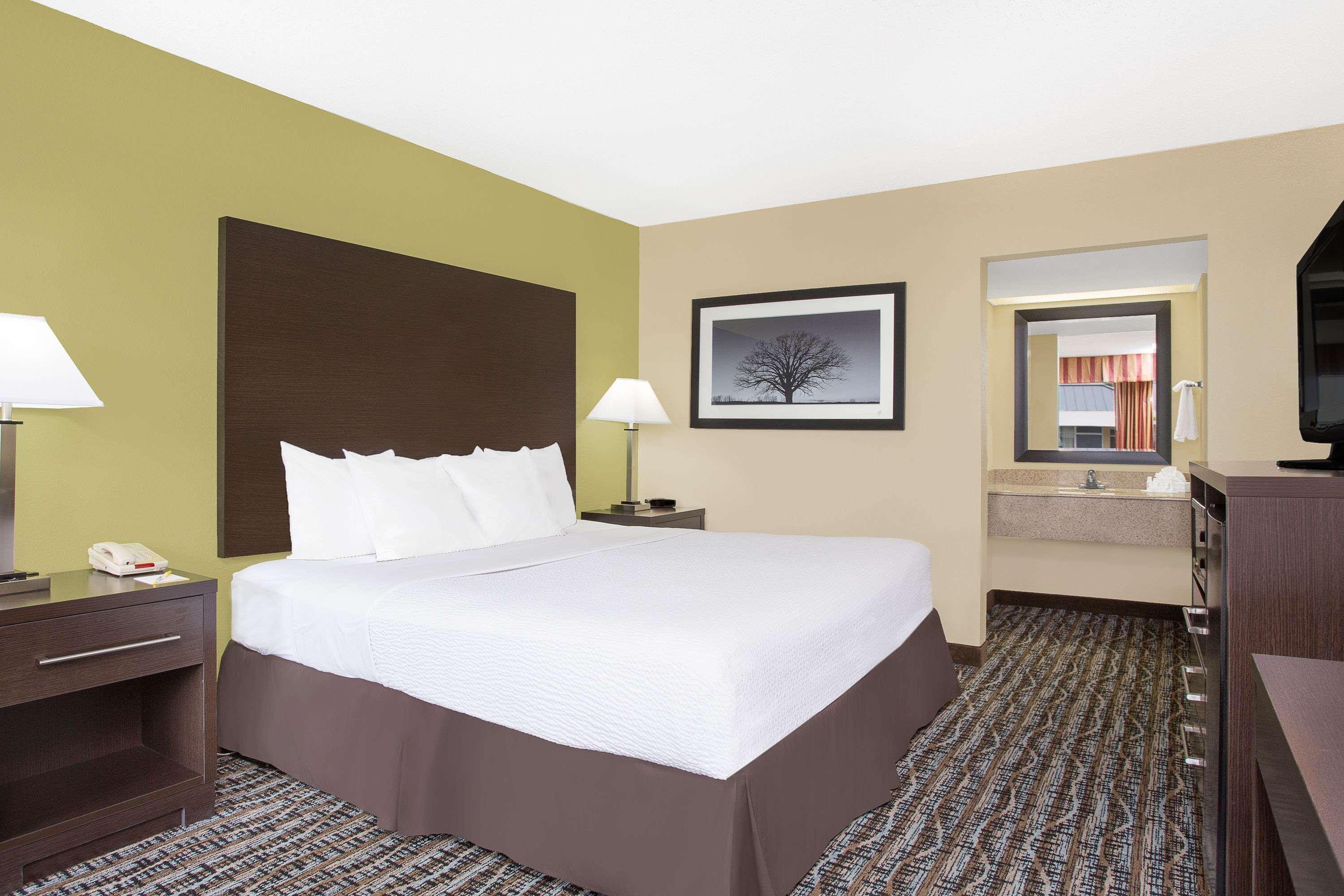 Days Inn By Wyndham Asheville/Mall Esterno foto