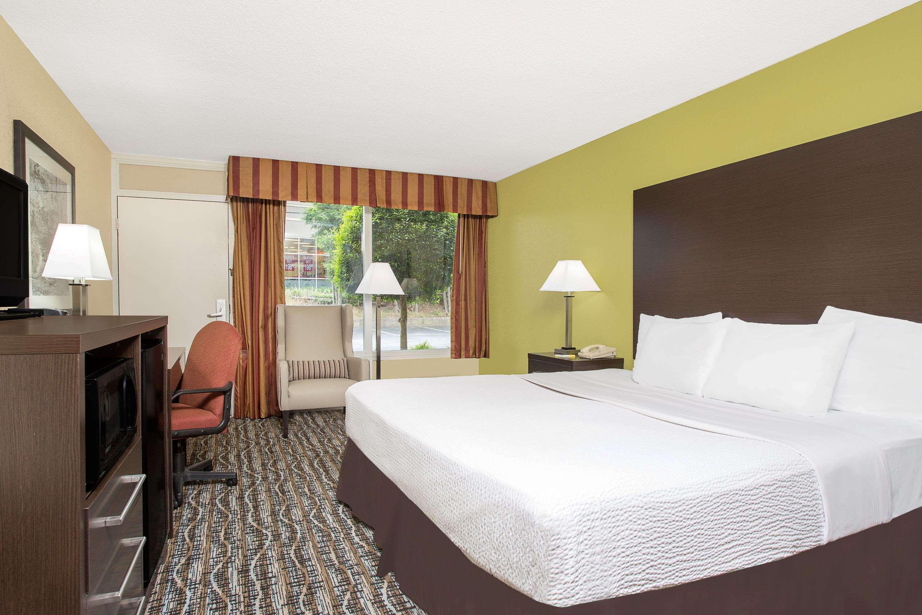 Days Inn By Wyndham Asheville/Mall Esterno foto