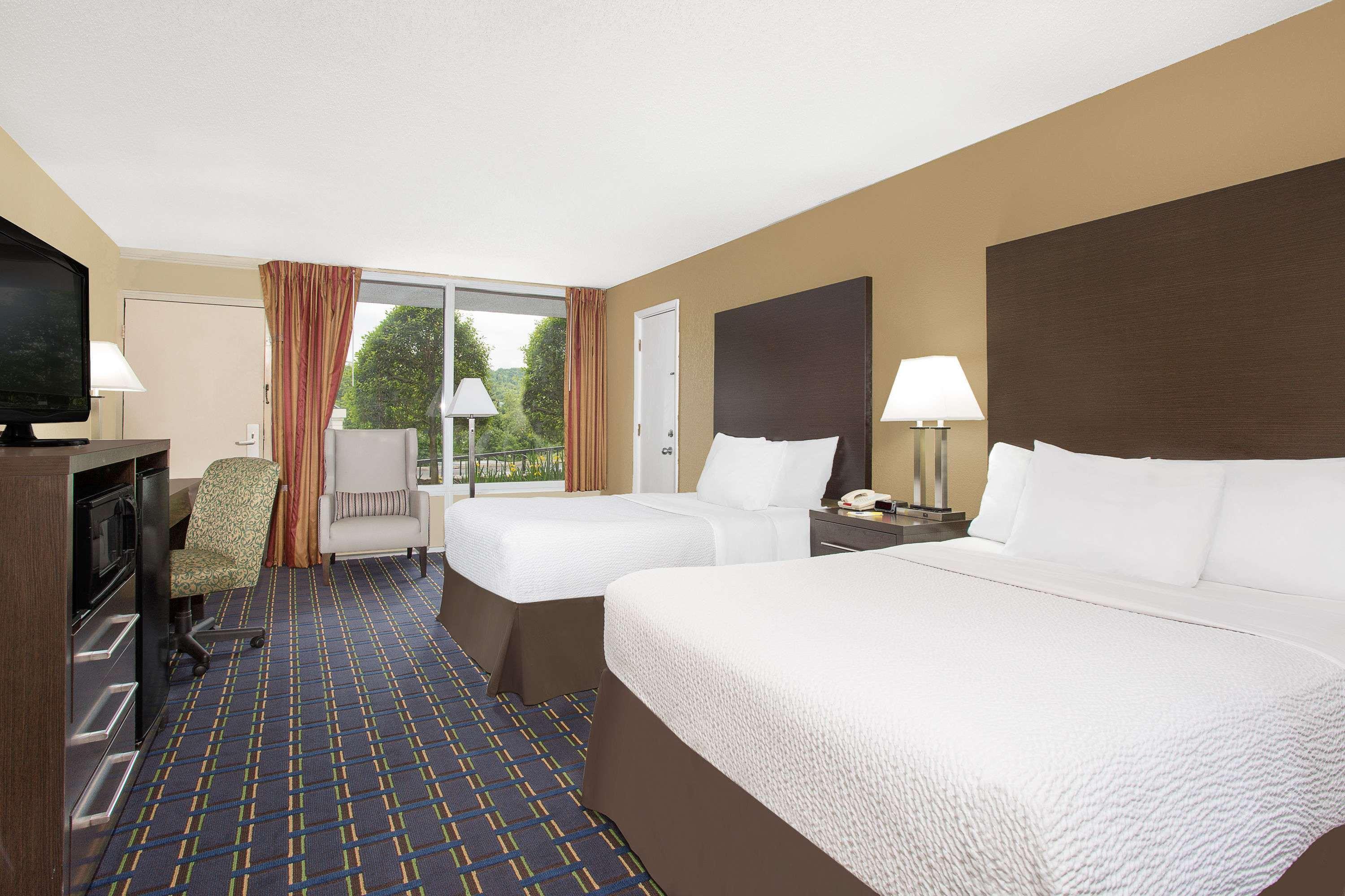 Days Inn By Wyndham Asheville/Mall Esterno foto