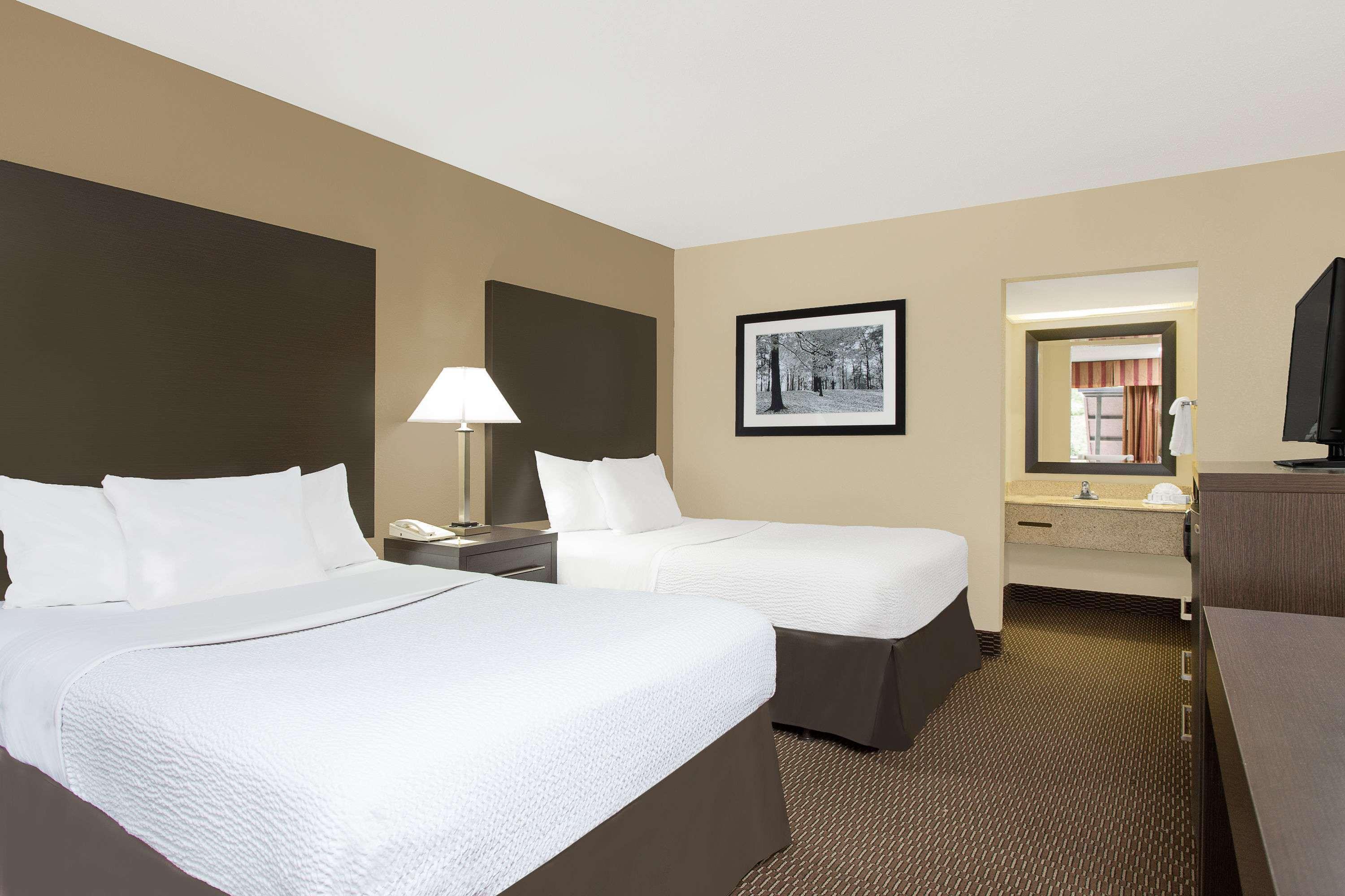 Days Inn By Wyndham Asheville/Mall Esterno foto