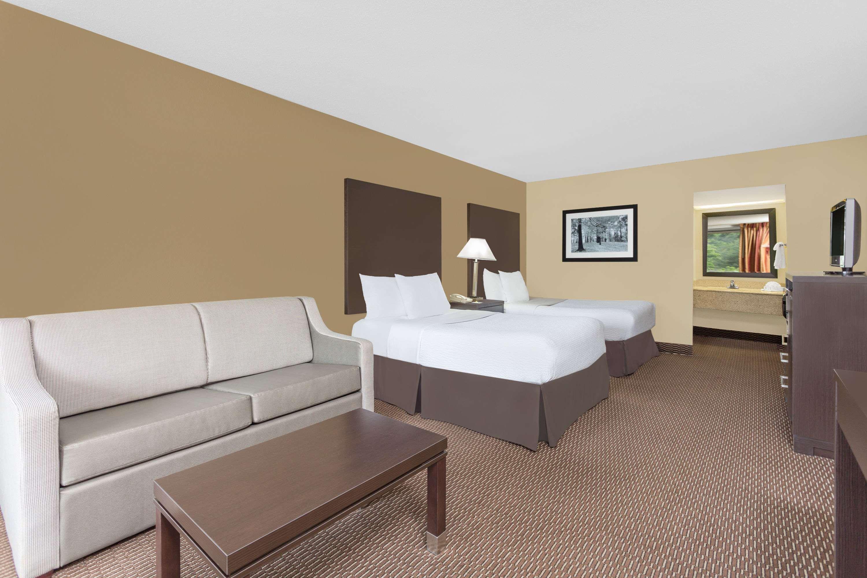 Days Inn By Wyndham Asheville/Mall Esterno foto