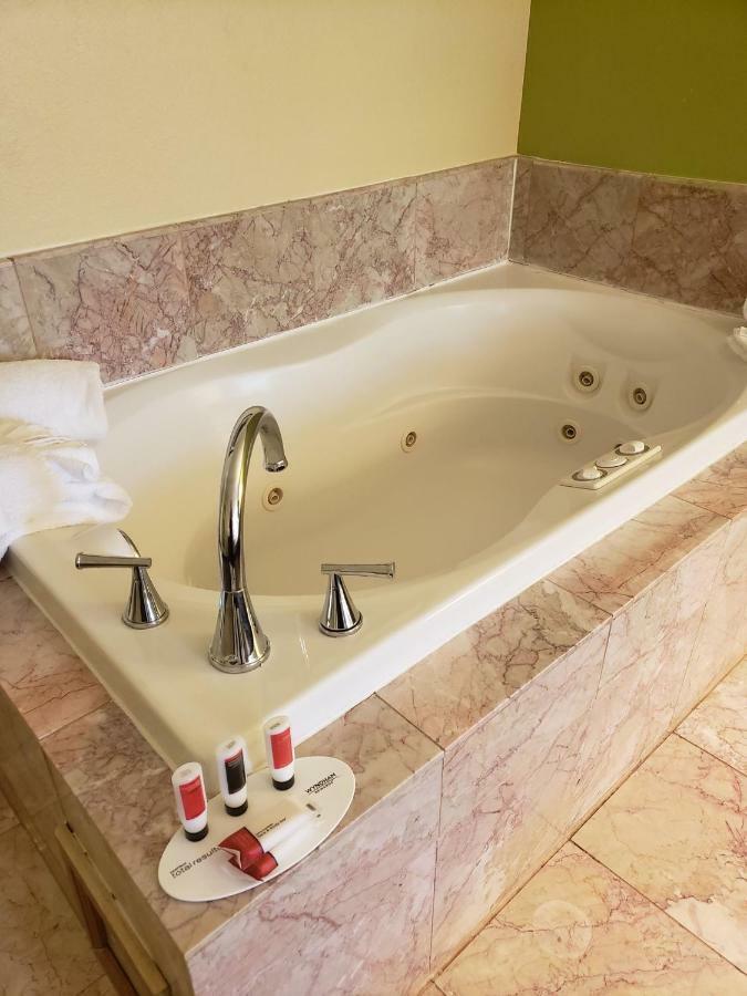 Days Inn By Wyndham Asheville/Mall Esterno foto